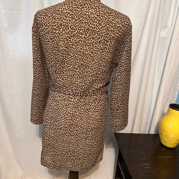 Sleep Club Sheer Knee Length Lightweight Animal Print Robe. SZ Medium. Tie Close - Picture 5 of 7